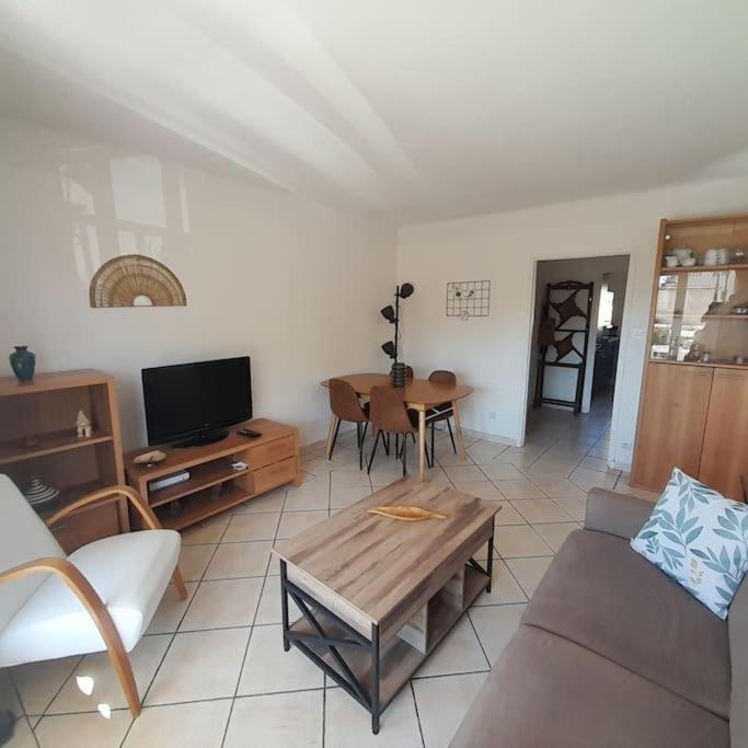 Petit Coin De Paradis 2 Mn De La 2chs Balcon Clim Parking Six-Fours-les-Plages