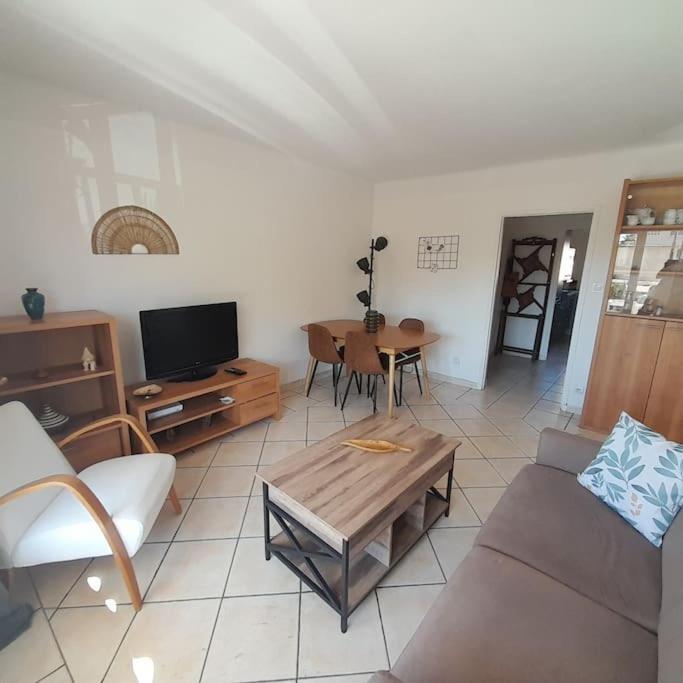 Apartment Petit Coin De Paradis 2 Mn De La 2chs Balcon Clim Parking *
